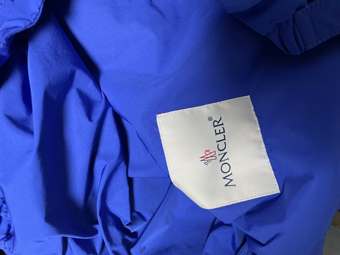 [3] 몽클레어 블루 컬러 푸지오 바람막이 후드자켓 상품이미지6