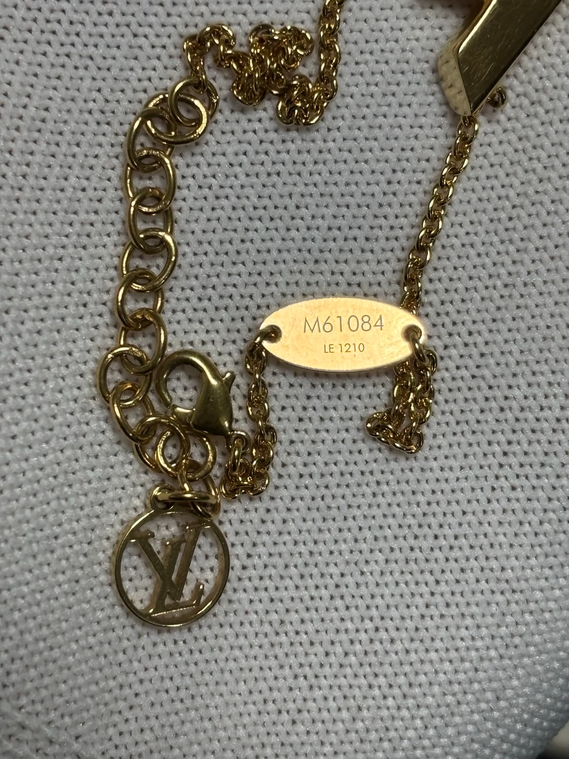 루이비통 에센셜 금장 팔찌  상품이미지6
