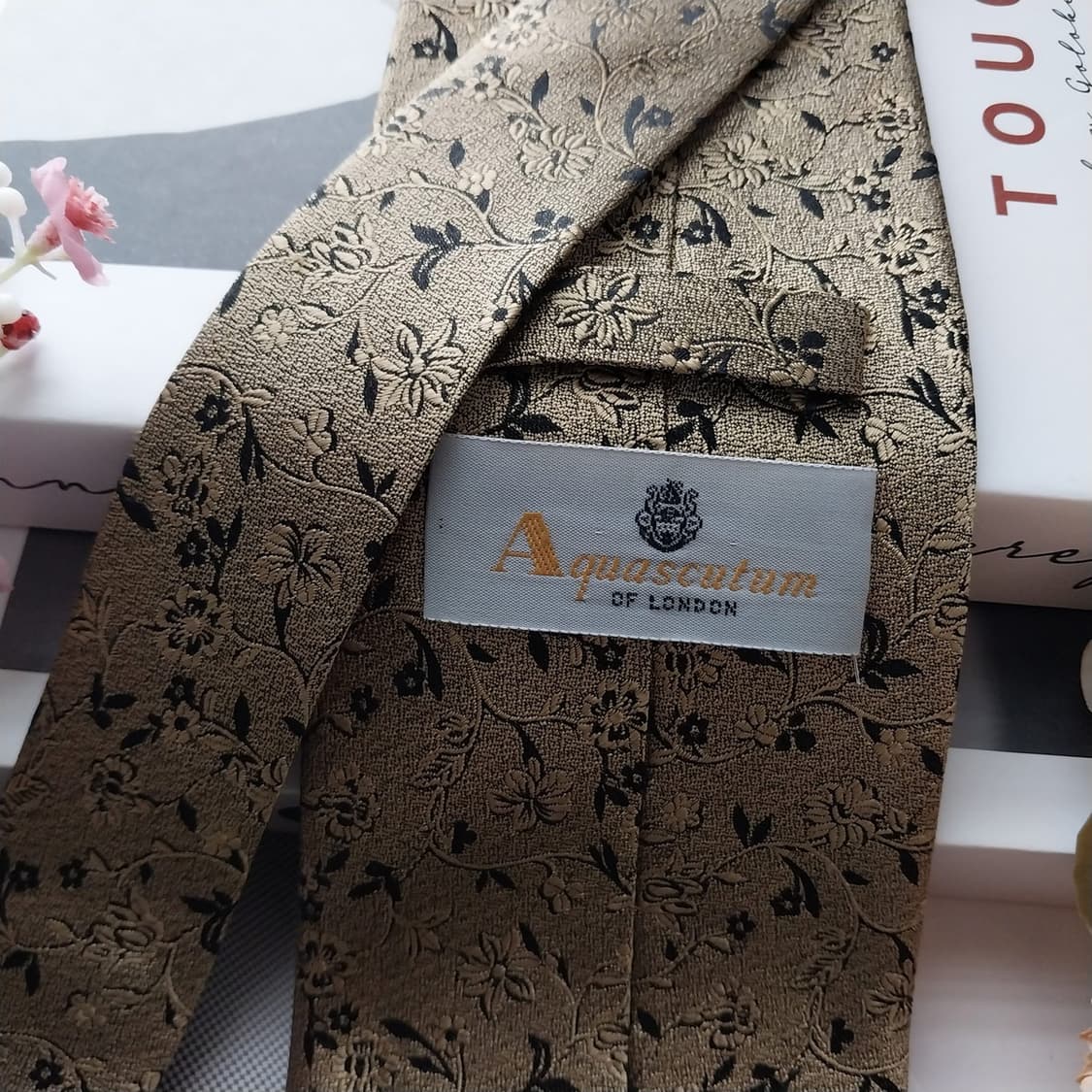 아쿠아스큐텀 실크 플로럴 자카드 넥타이 9.9cm A+등급 K1464
 상품이미지6