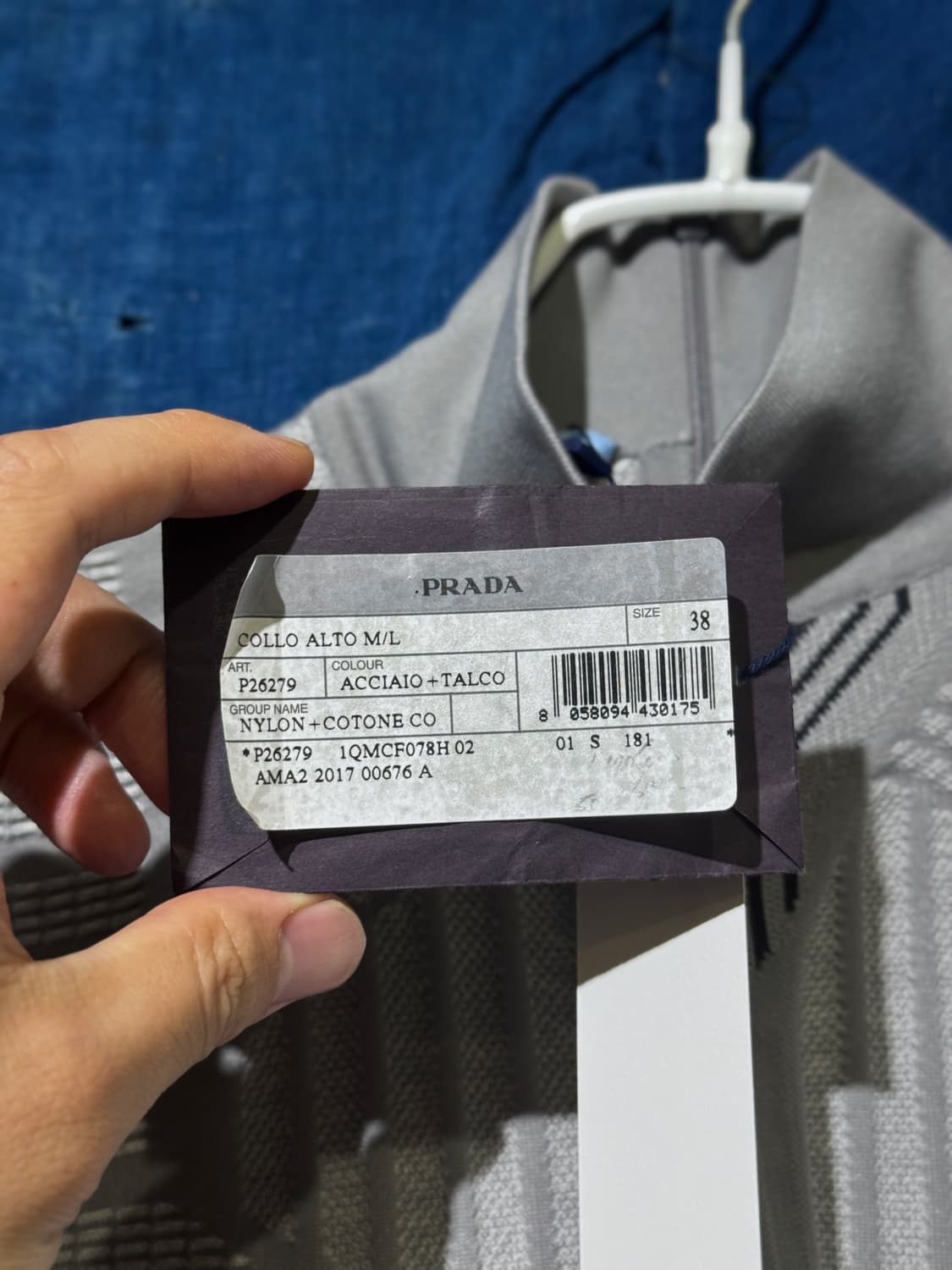 44 ) PRADA Embossed Techno Mock-Neck L/S 상품이미지9