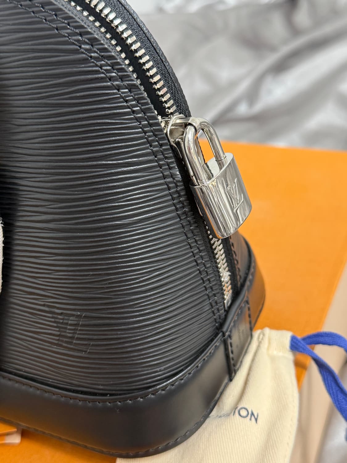 루이비통 알마bb 에피 상품이미지7