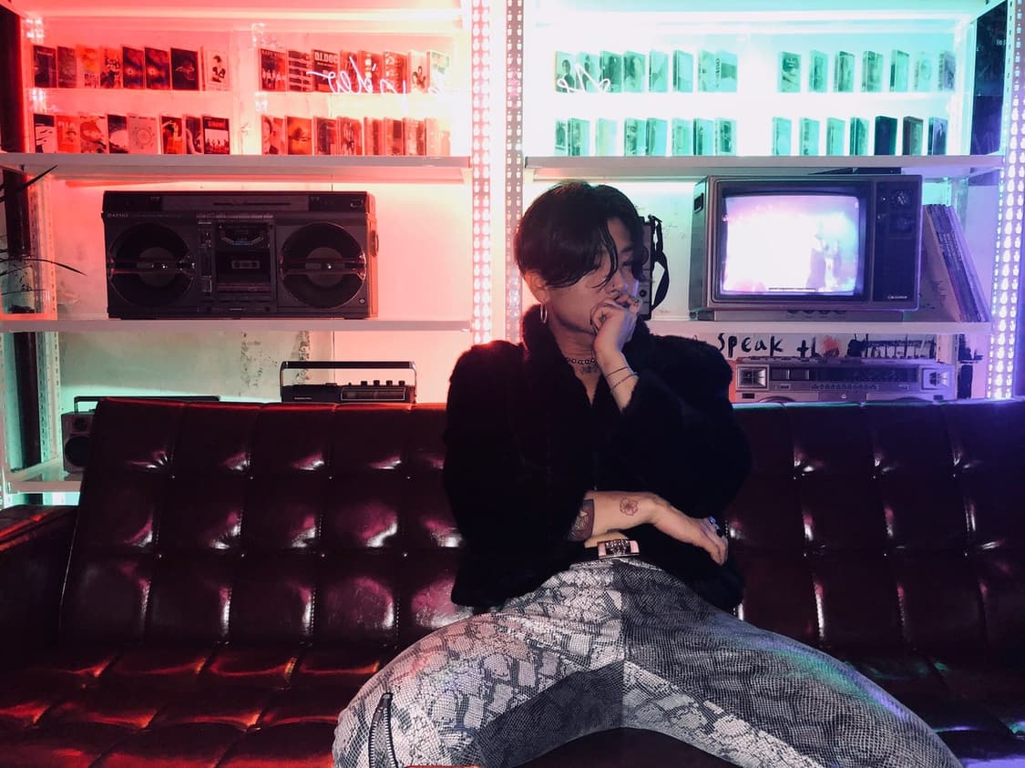 NWB archive - 투톤 파이톤 패턴 4zip 기믹 플레어팬츠 상품이미지1