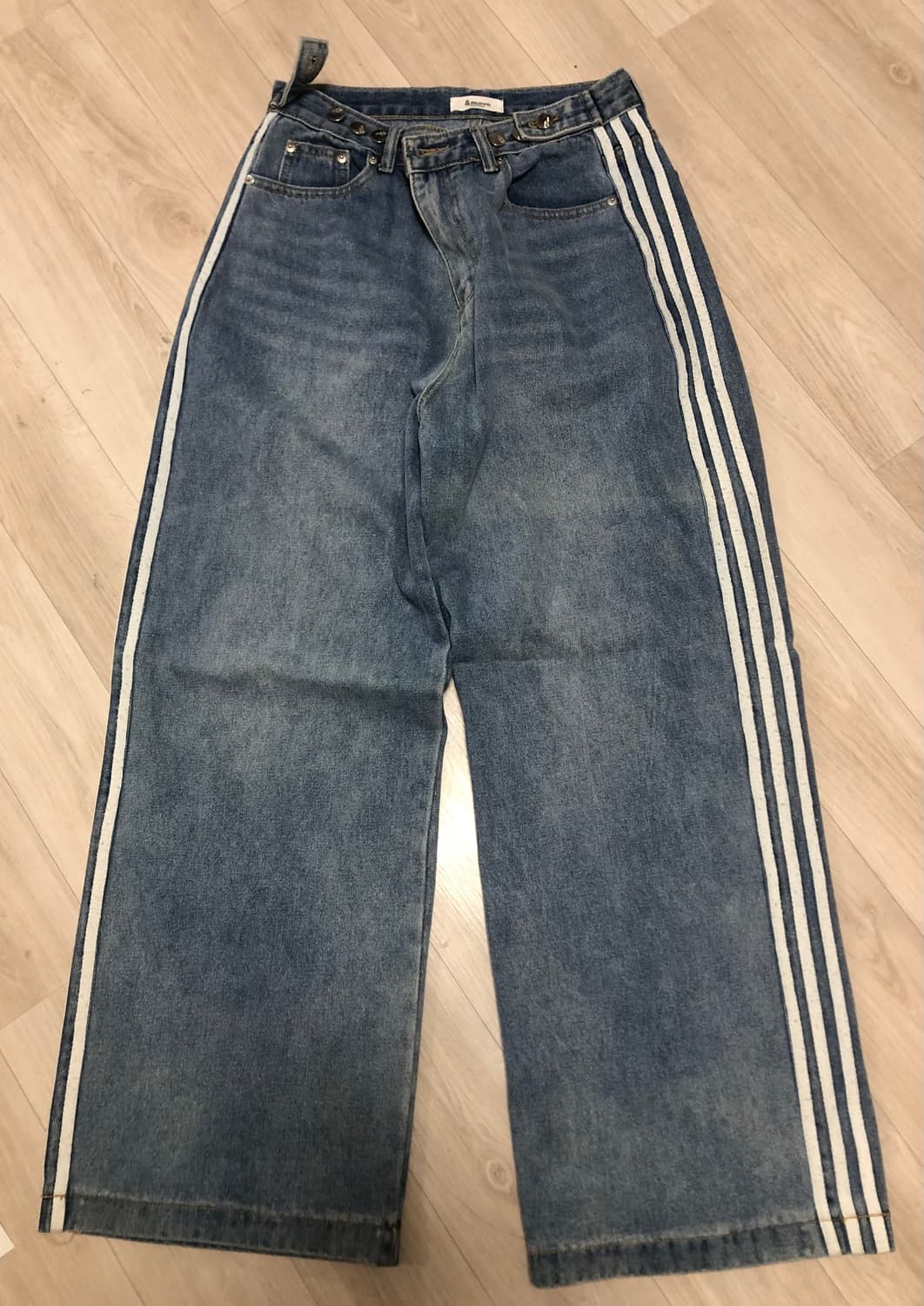 빈티지 오버핏 데님 / 옆단추로 사이즈 조절 가능 / 옆 세줄 포인트 상품이미지1