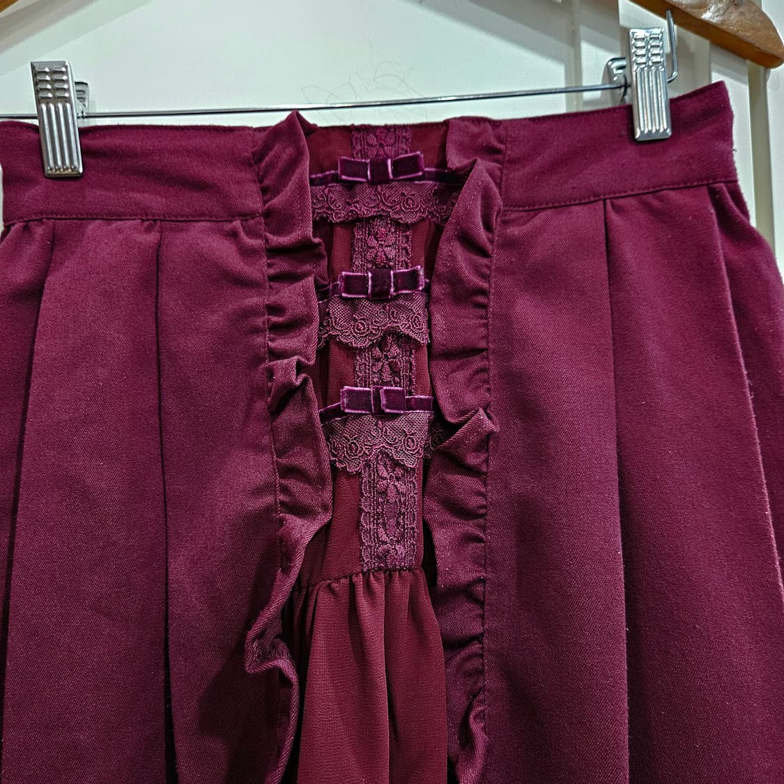 엑시즈팜 버건디 프릴 레이스 스커트 상품이미지3