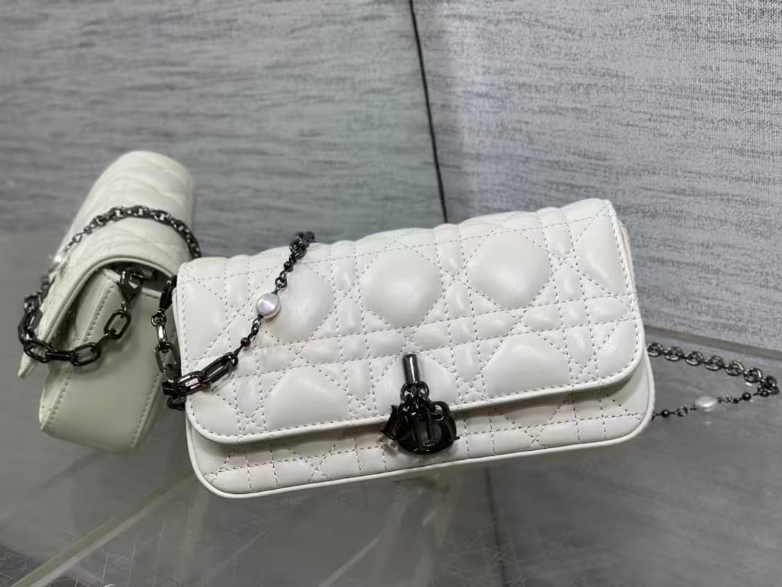 디올 크로스 백시그니처 넝쿨 체크로 클래식한 레터링 참장식
 상품이미지6