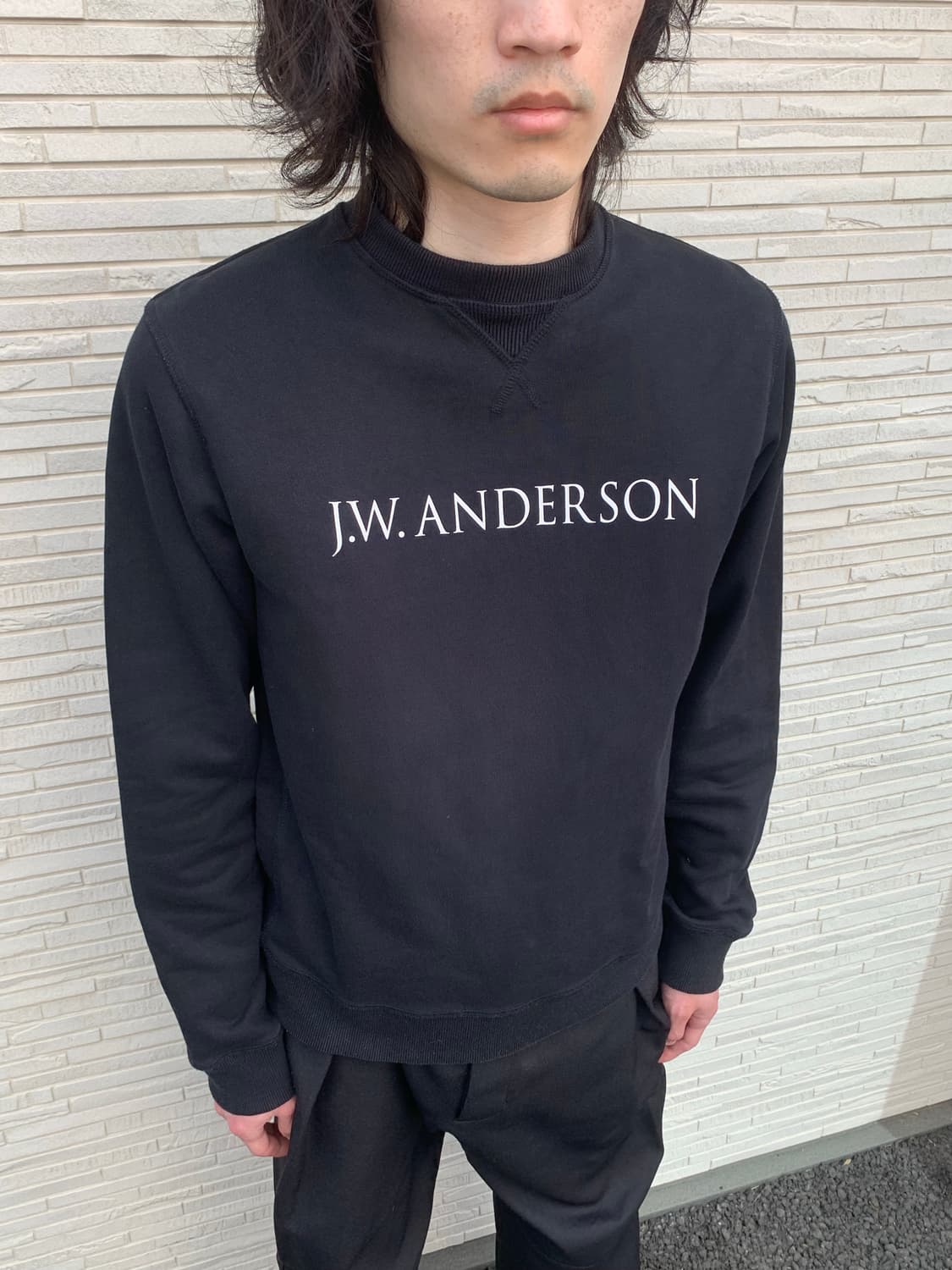 jw앤더슨 세리프 로고 맨투맨 (black) 상품이미지4