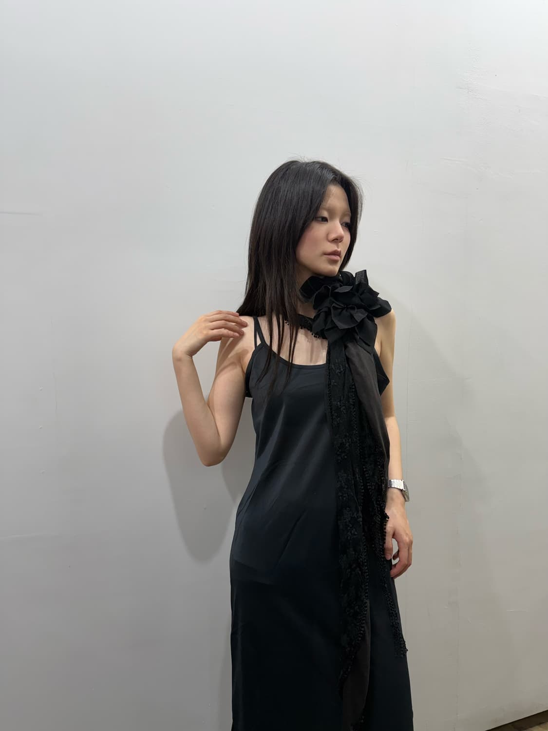 블랙피스나우 블랙 로즈 코사주 스카프 상품이미지8