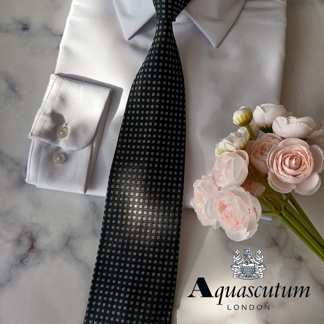 아쿠아스큐텀 실크 블랙 패턴 넥타이 9.7cm A등급 A19278
 상품이미지1