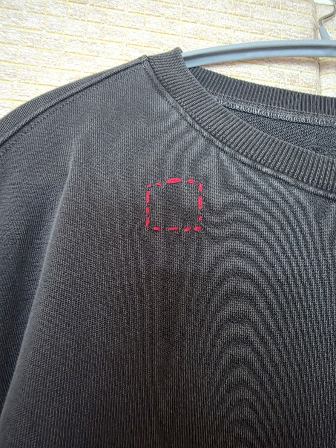 투스페이스 피그먼트다잉 맨투맨 차콜 상품이미지4