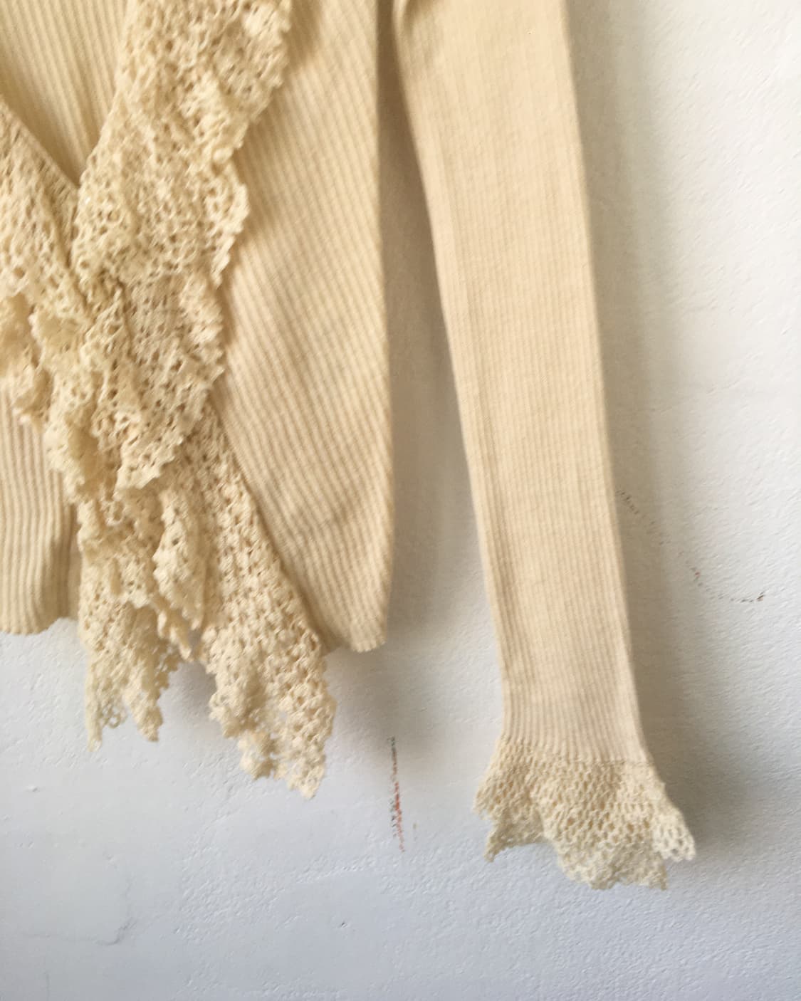 Crochet ruffle point ribbed knit cardiga 상품이미지4