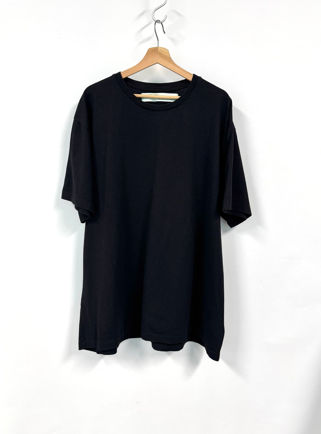 OFF WHITE 오프화이트 그린 테이핑 애로우 스케이트 핏 블랙 티셔츠 상품이미지1