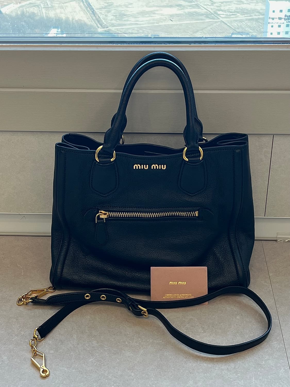 미우미우 비텔로 샤인 블랙 가방 상품이미지1