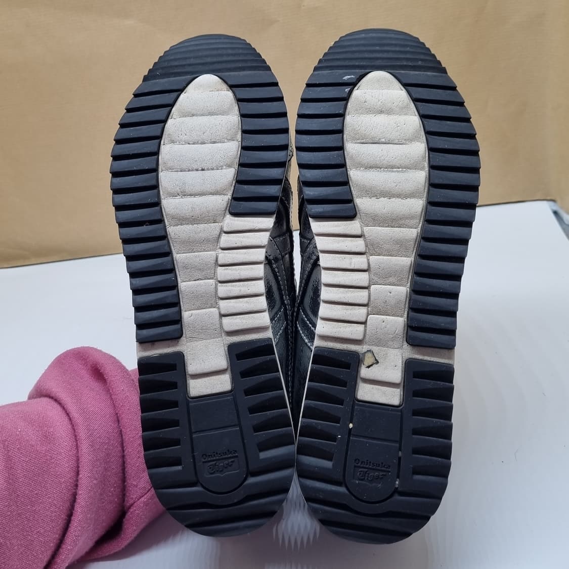 오니츠카타이거 실버 스니커즈 255 상품이미지3
