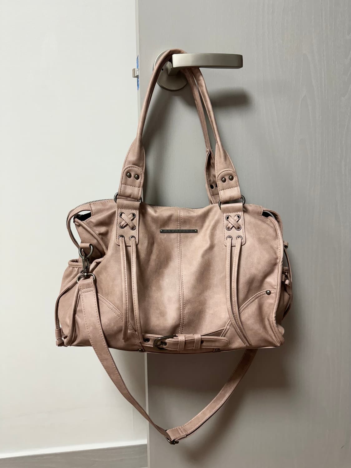 팬시클럽 벨티드 워싱 레더백 베이비핑크 상품이미지2