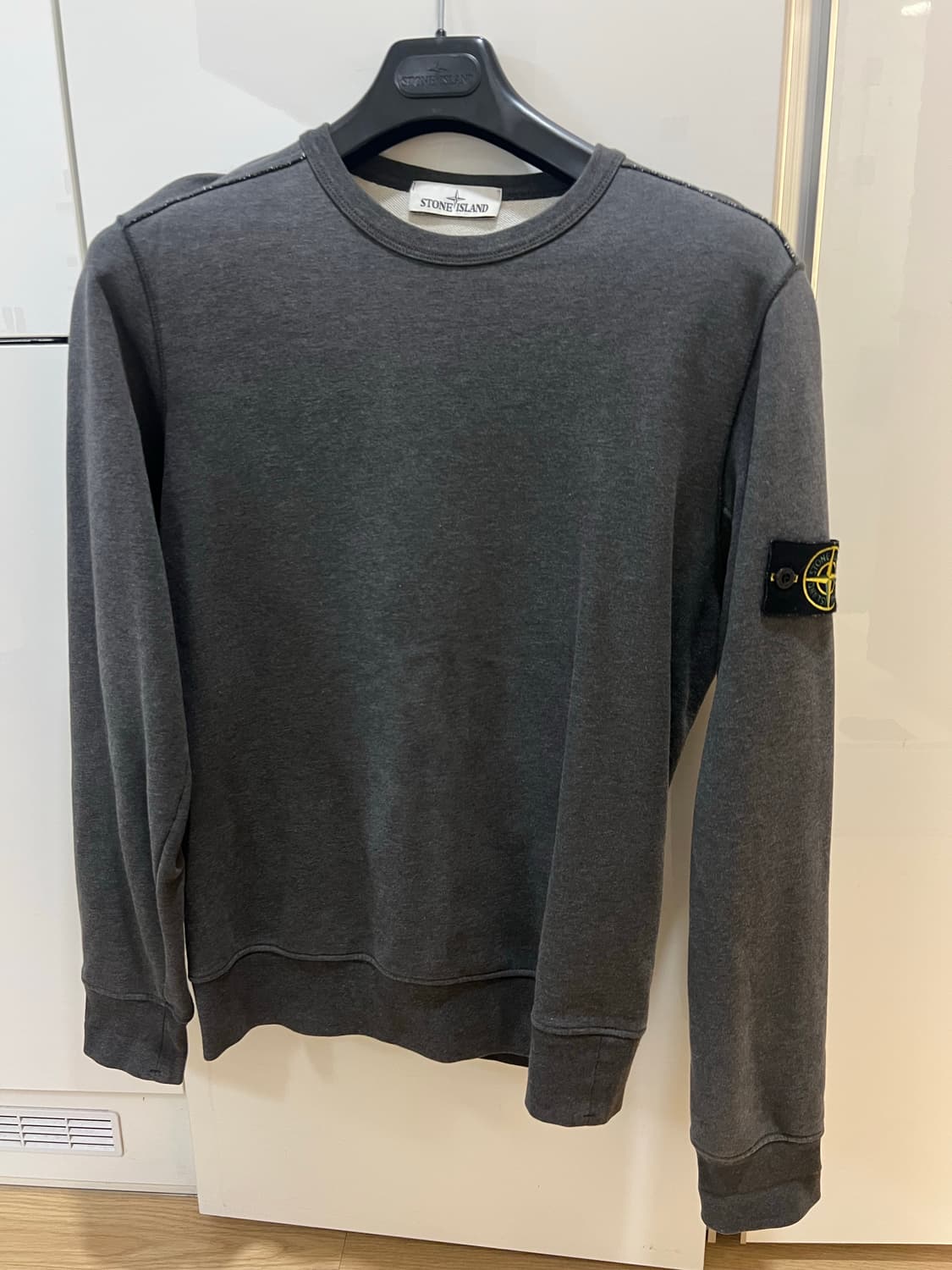 스톤아일랜드 차콜 맨투맨 M 상품이미지1