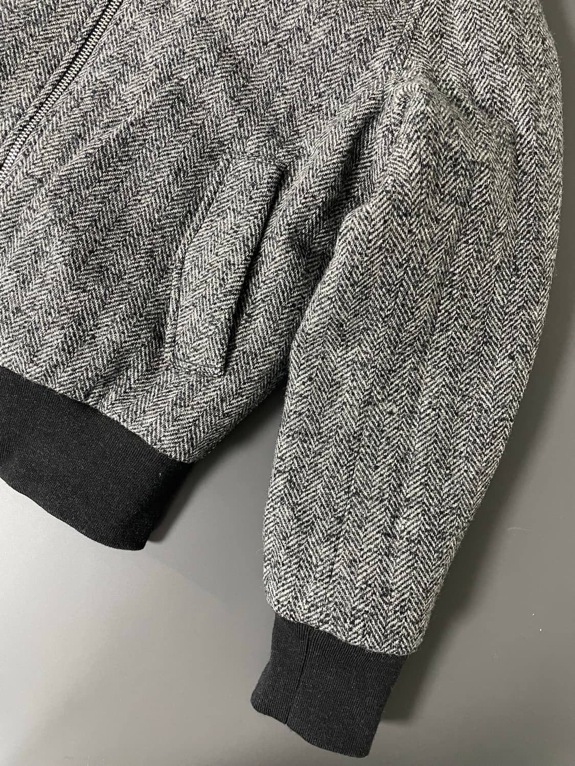 [L] 아미 AMI 헤링본 봄버 자켓 상품이미지5