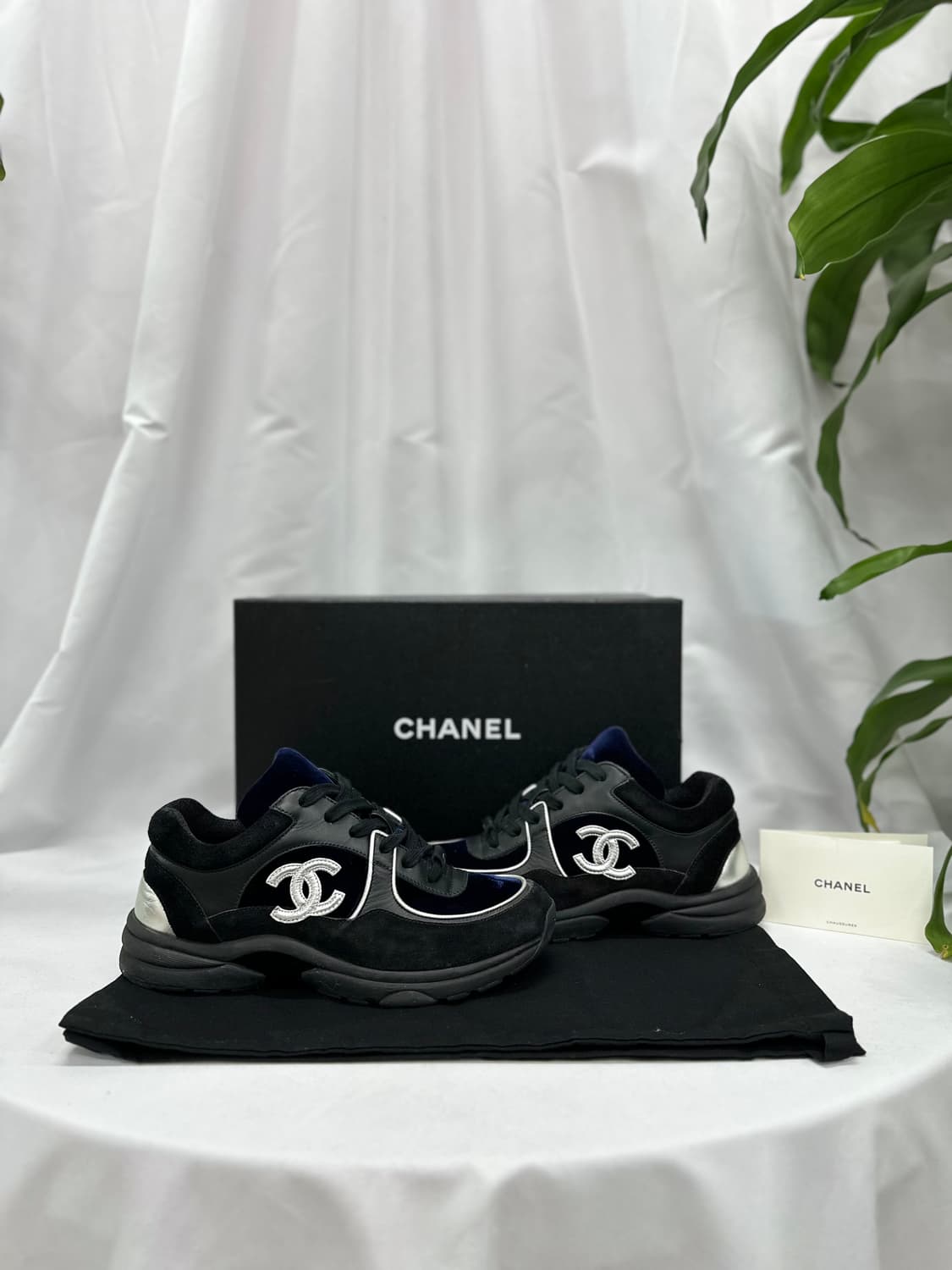 [정품] 샤넬 CC로고 벨벳 메탈릭 트레이너 스니커즈 36.5사이즈 상품이미지1