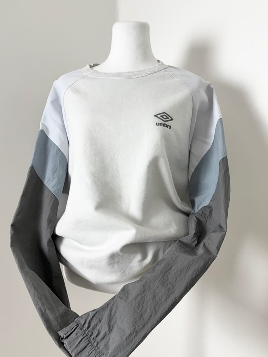 엄브로 아방핏 맨투맨 상품이미지2