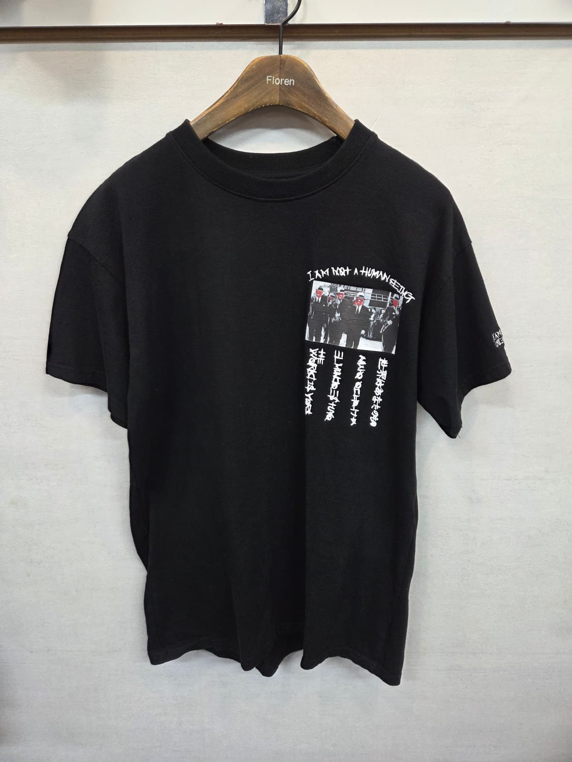 아임낫어휴먼비잉 월드 이즈 유어스 프린팅 반팔 m 상품이미지1