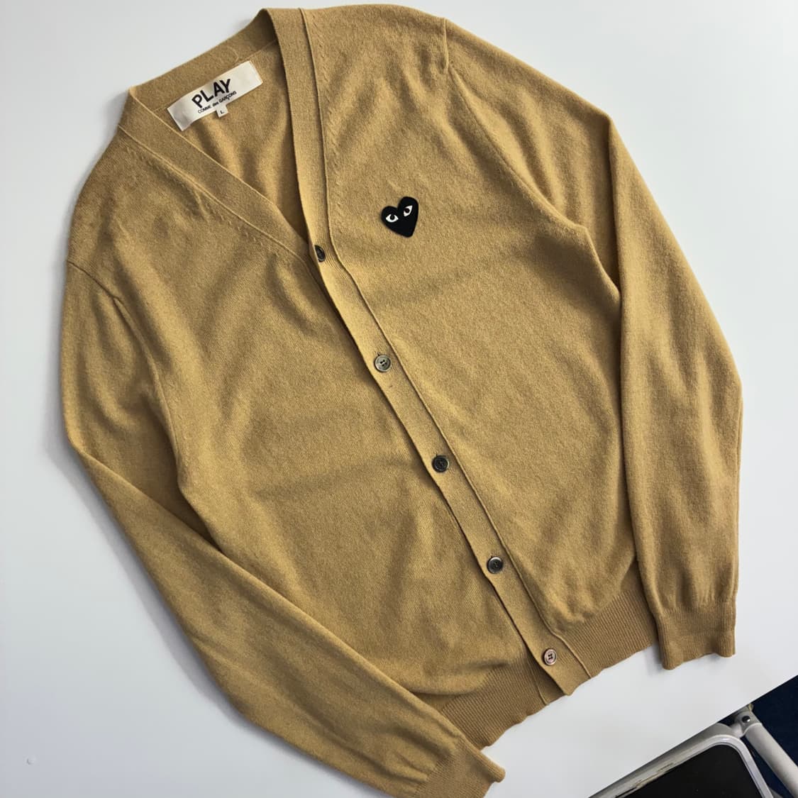 Comme des garsons 꼼데가르송 베이지 블랙 와펜 가디건 상품이미지2