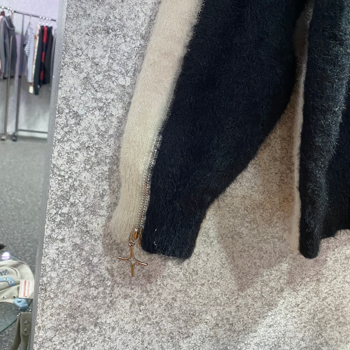 퍼슨인텐션 투웨이 지퍼 브로치 디테일 오버핏 니트 스웨터 B4217 상품이미지5