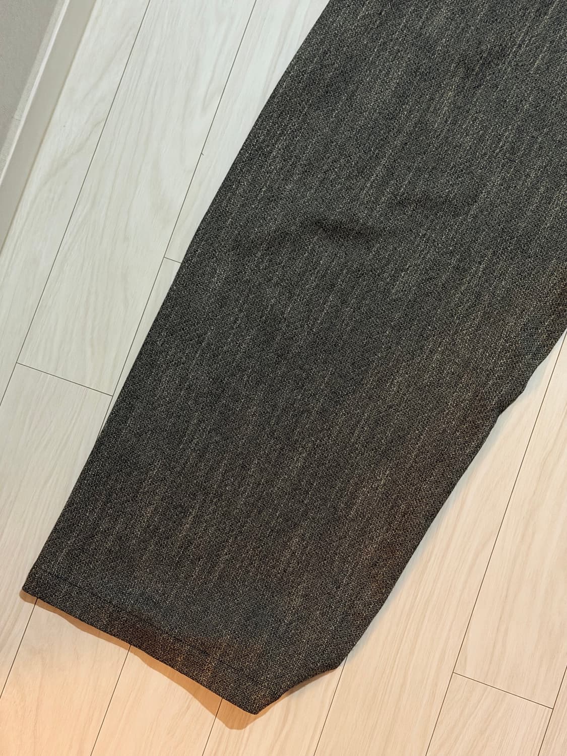 24FW 아모멘토 트위드 투 턱 와이드팬츠 차콜 L 상품이미지5