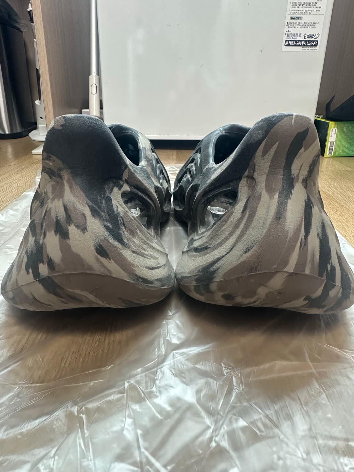 YEEZY 폼러너 MX신더 상품이미지4
