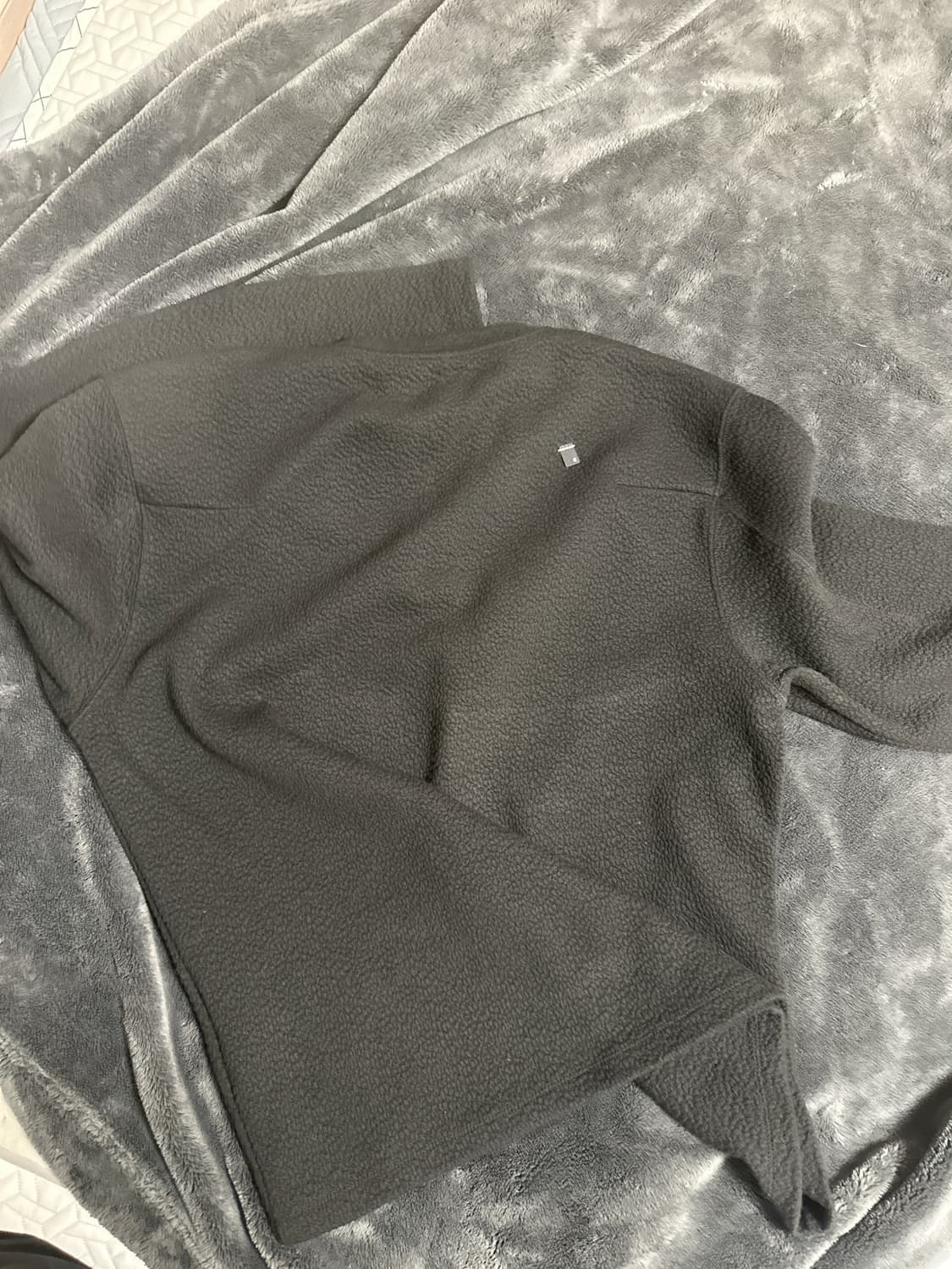 아더에러 에센스 헨리넥 Realce Henley Neck T-shirt 상품이미지6