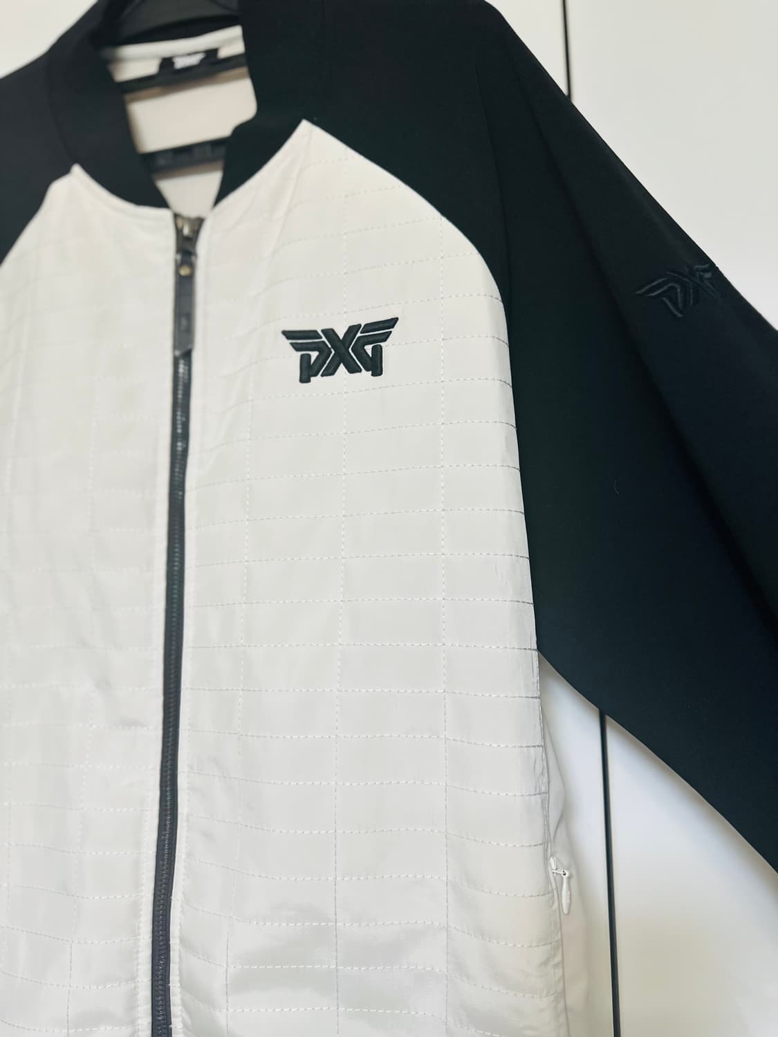 PXG 하이브리드퀼팅 봄버 자켓 블랙/화이트 남여공용 상품이미지4