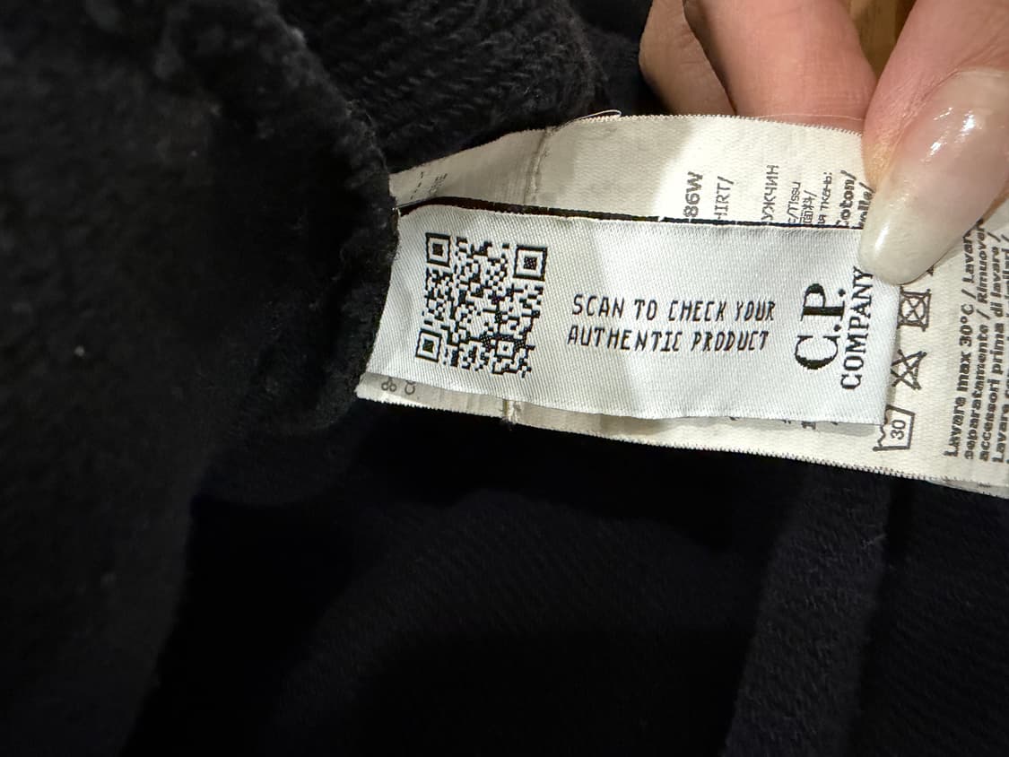 C.P. 컴퍼니 다이고날 레이즈드 렌즈 와펜 스웨트 셔츠 상품이미지6