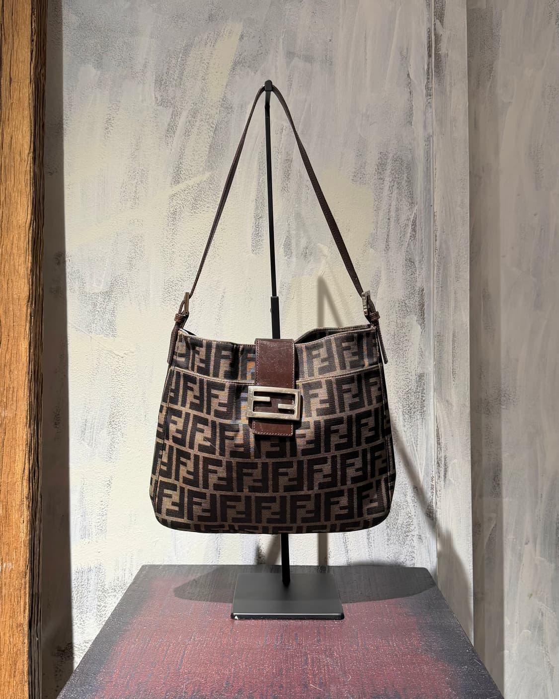 펜디 브라운 주카 캔버스 숄더백 상품이미지1