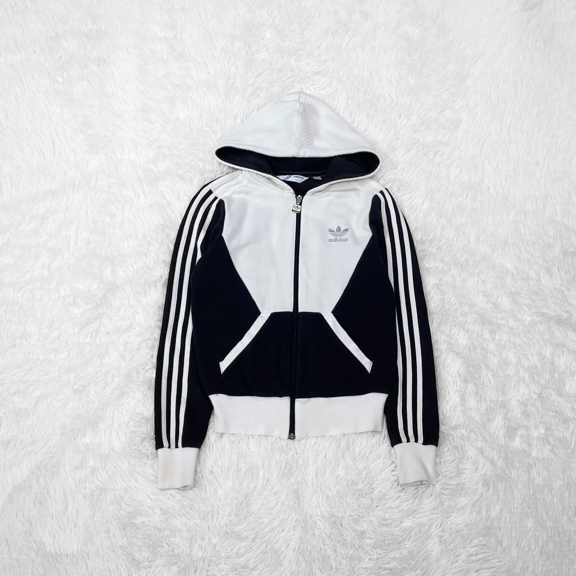 아디다스 불꽃 로고 화이트 패치 후드집업 상품이미지2