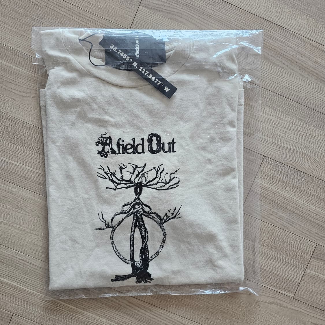L 100 새제품) 어필드아웃 익스테리어 반팔 그래픽 티셔츠 내츄럴 상품이미지8