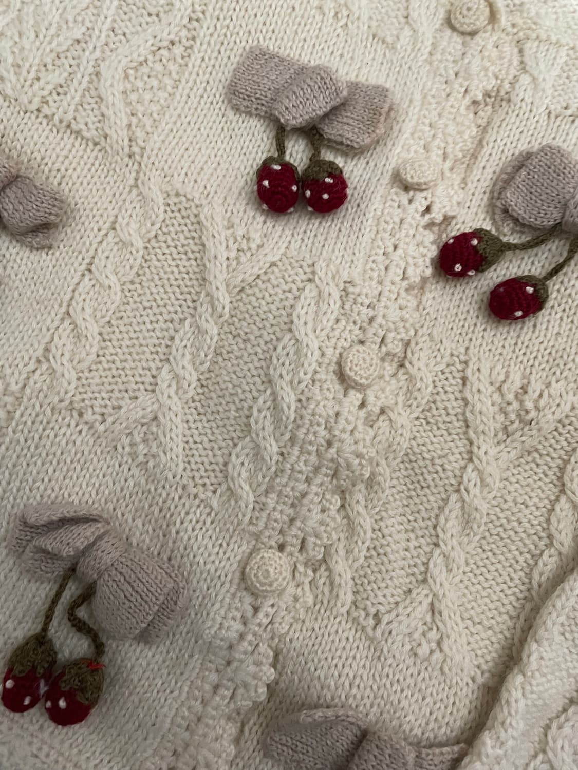 체리 포인트 울 니트 가디건 상품이미지2