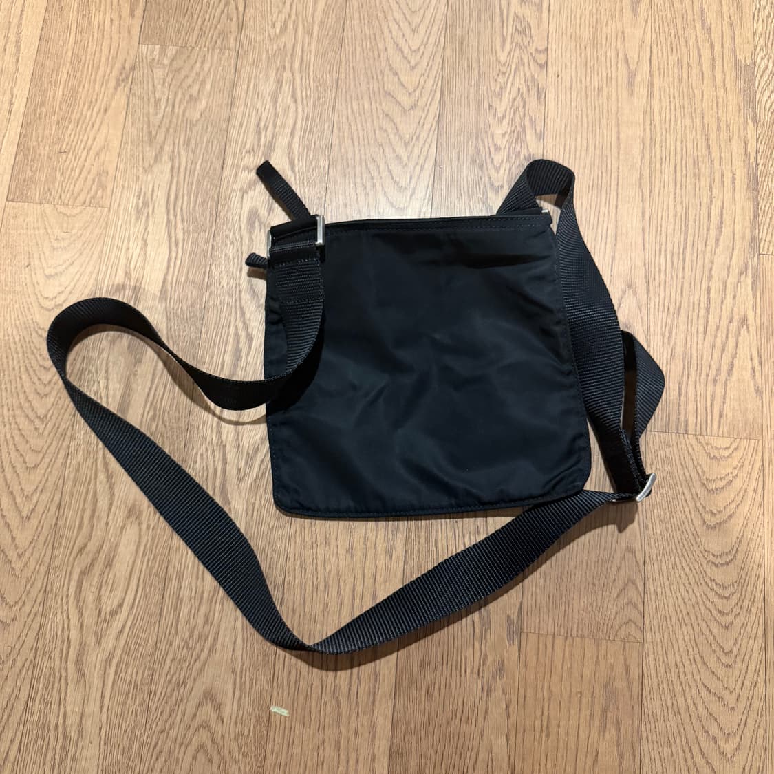 프라다 포코노 나일론 미니 크로스백  상품이미지8