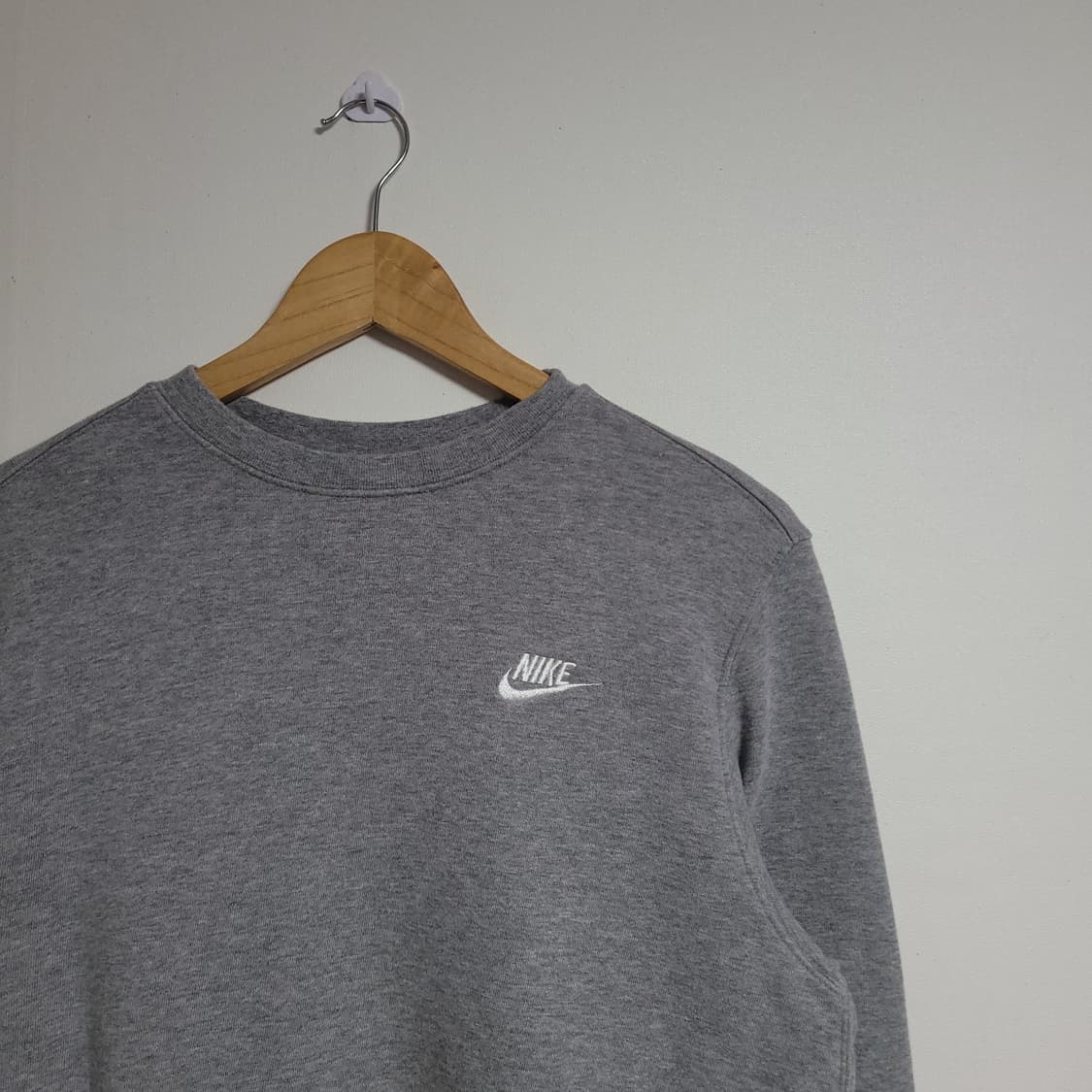 (M) NIKE 나이키 스우시 여성 맨투맨 그레이 상품이미지2