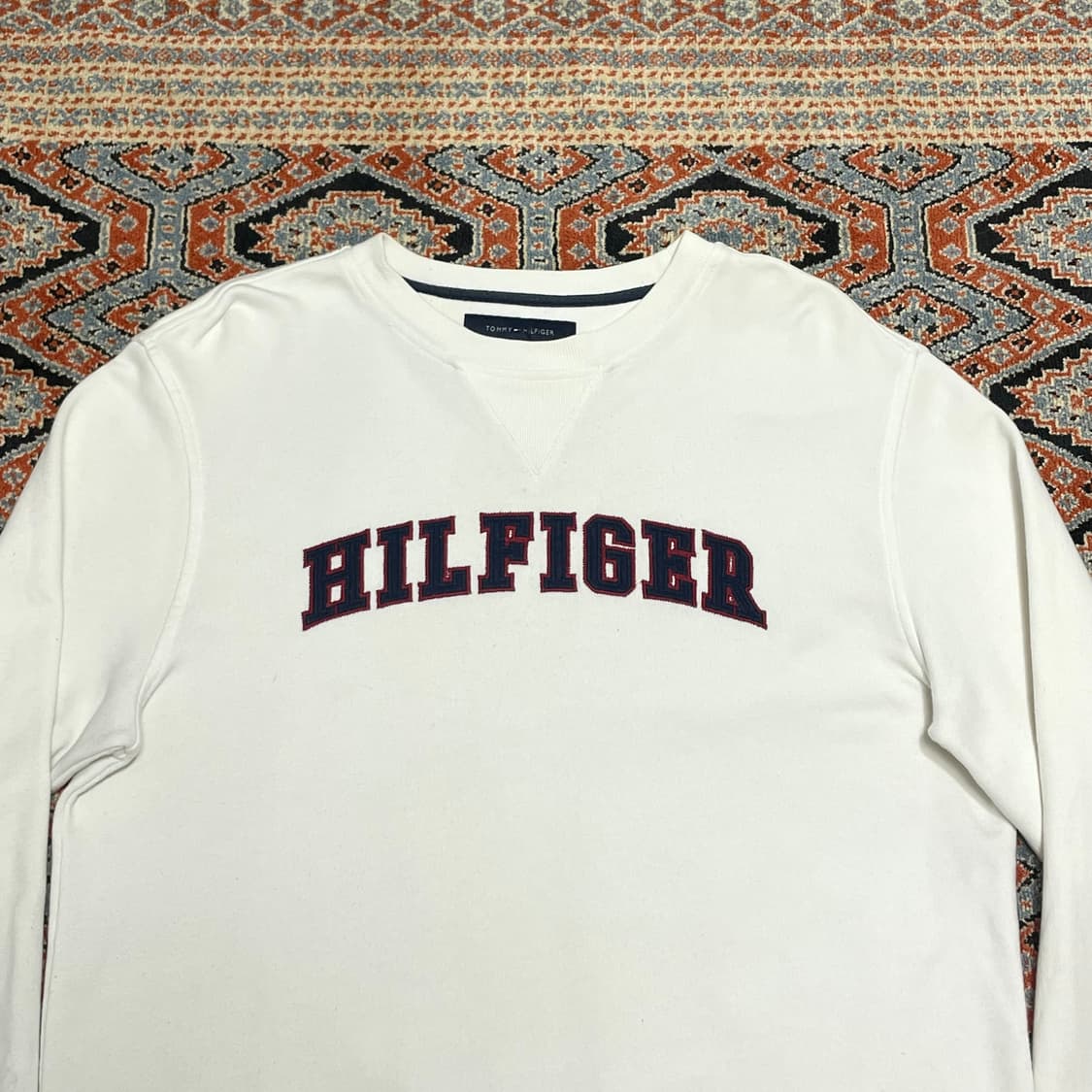 타미힐피거 스펠로고 화이트 맨투맨 남성S 상품이미지2