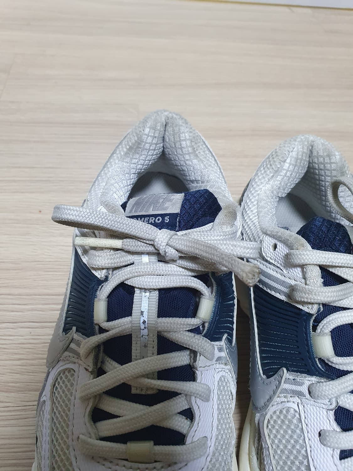 나이키 줌 보메로5 운동화 235 상품이미지5