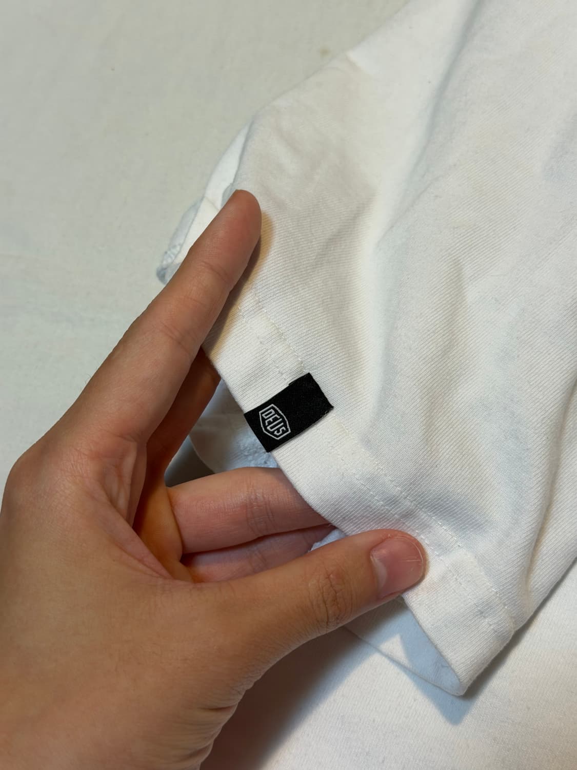 데우스 엑스 마키나 서울 컬리지 티셔츠 화이트 상품이미지5