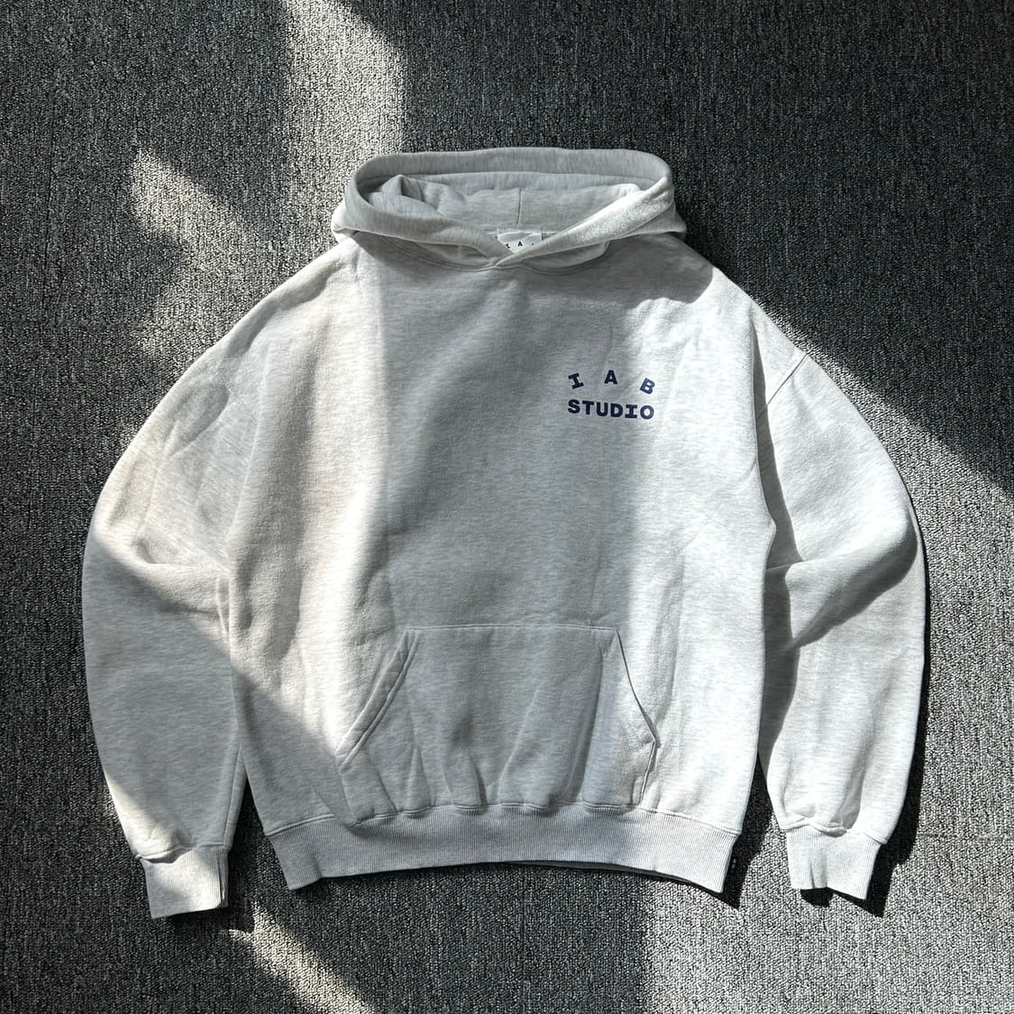 아이앱 스튜디오 멜란지 그레이 후드티  상품이미지1