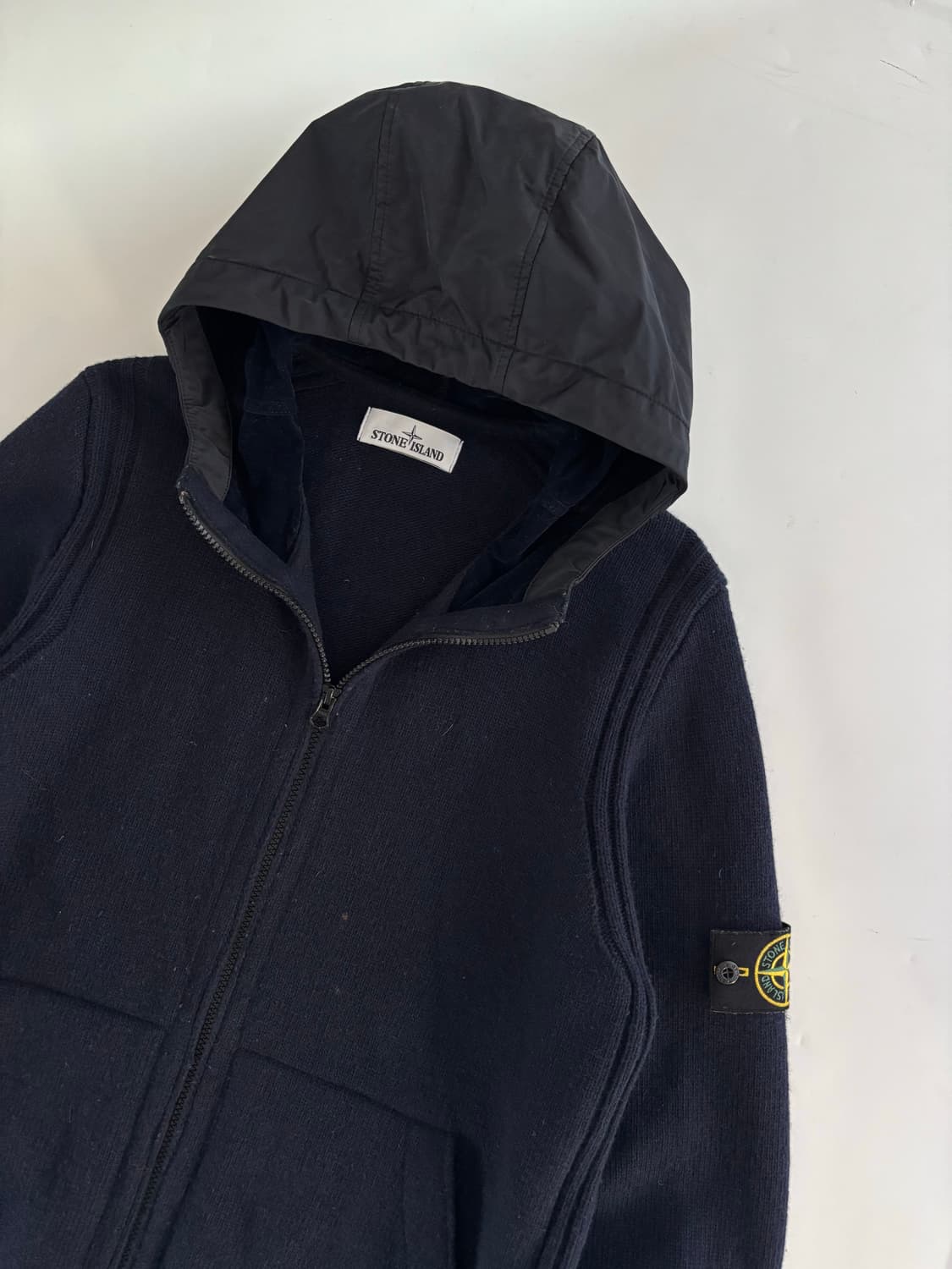 Stone-Island 스톤 아일랜드 와펜 네이비컬러 니트 후드집업 상품이미지4