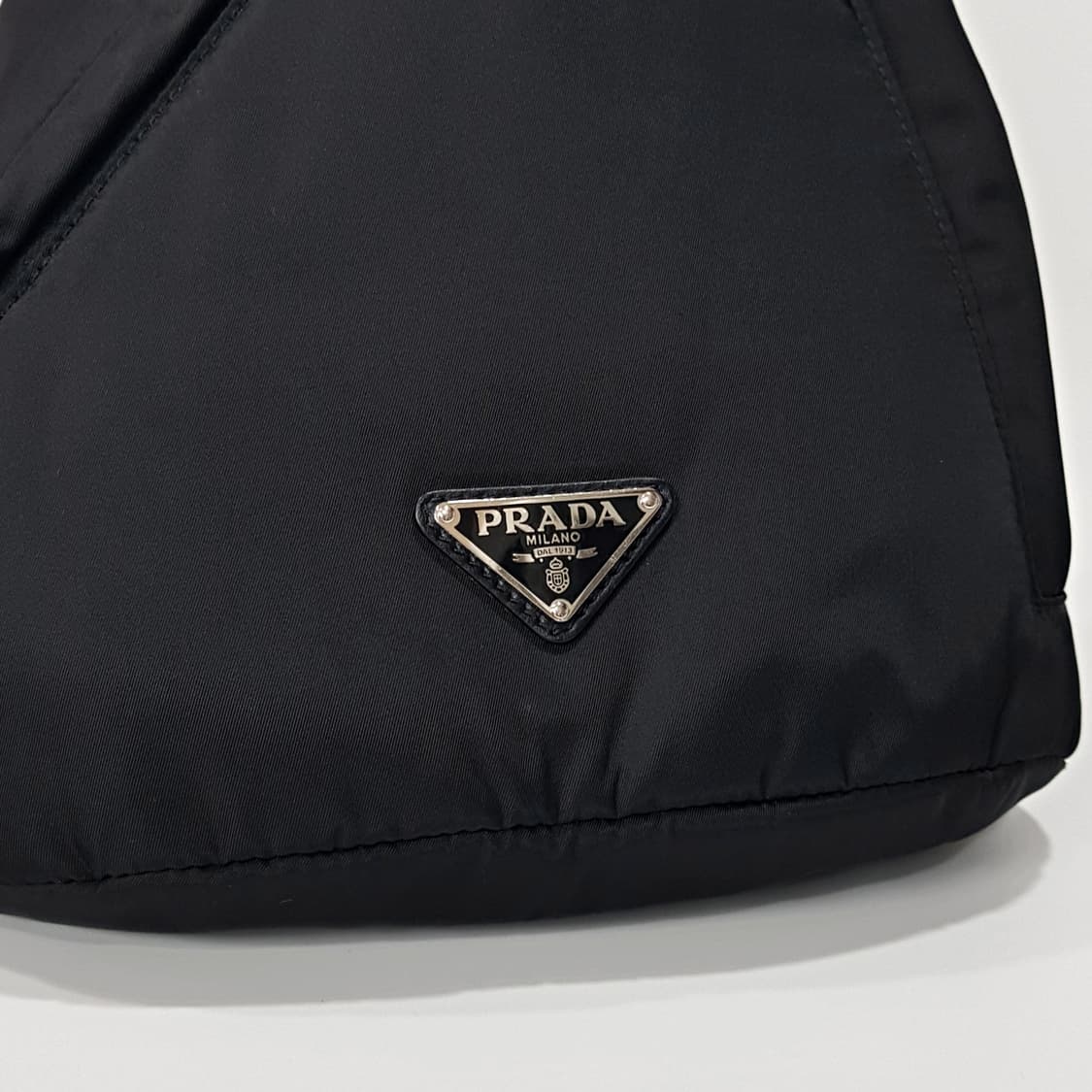 프라다 삼각로고 리나일론 슬링백 백팩 2VZ092  상품이미지3