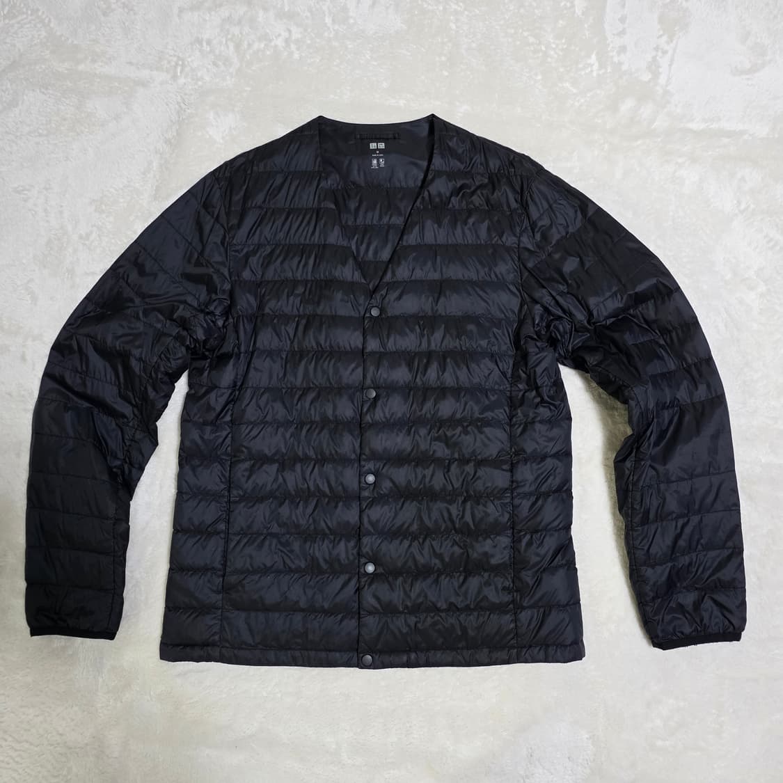 (M)유니클로 브이넥 경량 다운 패딩 상품이미지1