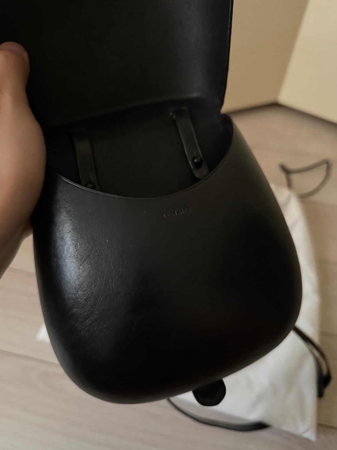 르메르 타코백 블랙 상품이미지5