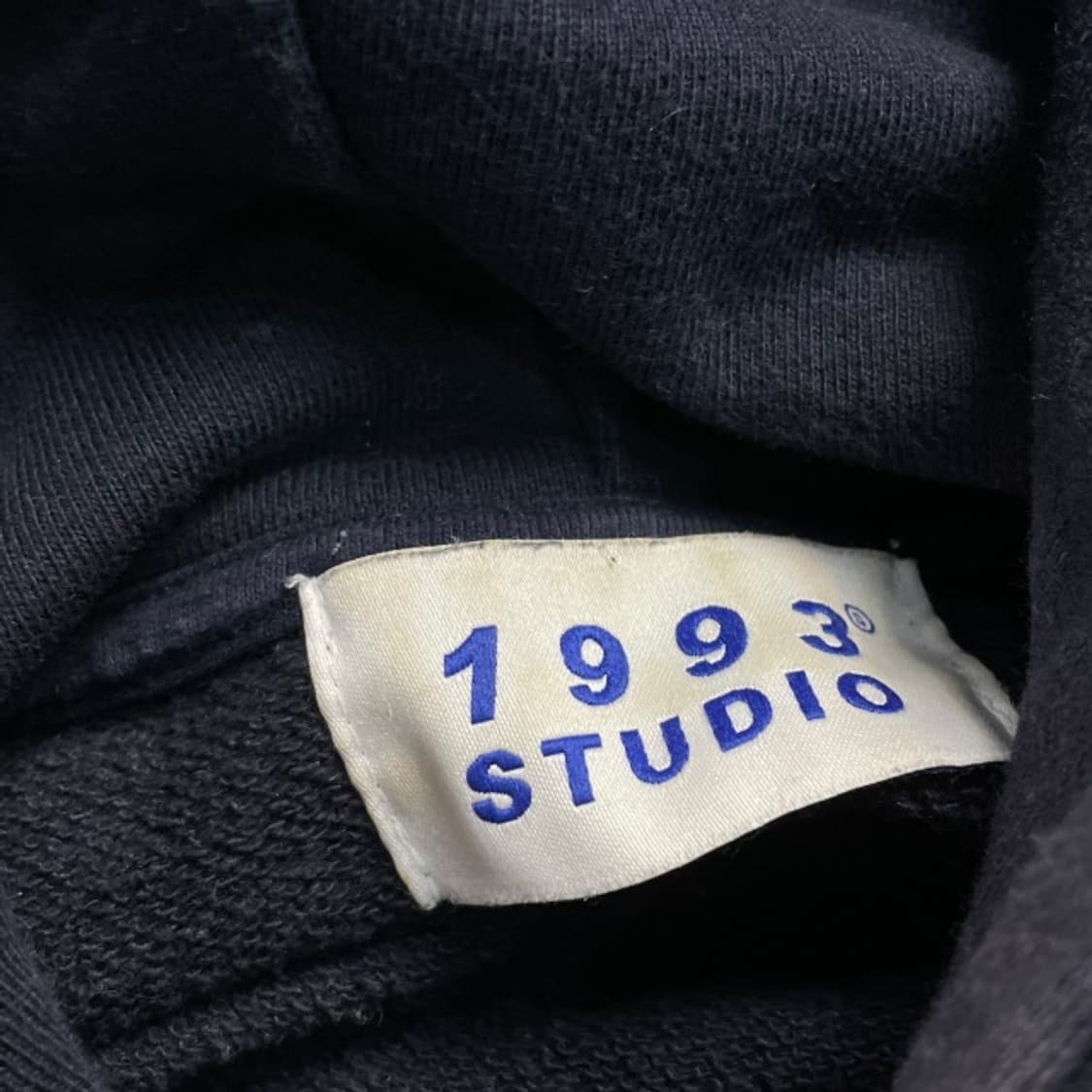 100 1993스튜디오 후드티 상품이미지3