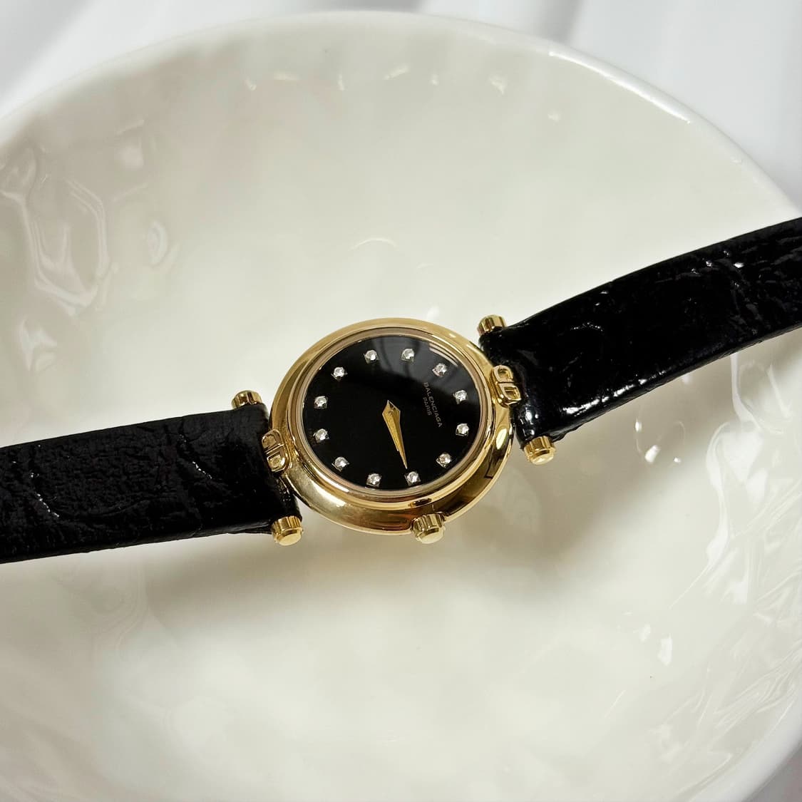 발렌시아가 BB로고 블랙다이얼 라운드골드 워치 상품이미지6