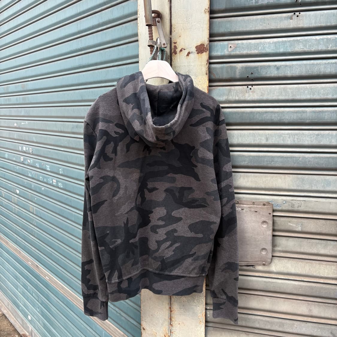 폴로 랄프로렌 퍼포먼스 블랙 카모 후드 집업 상품이미지4