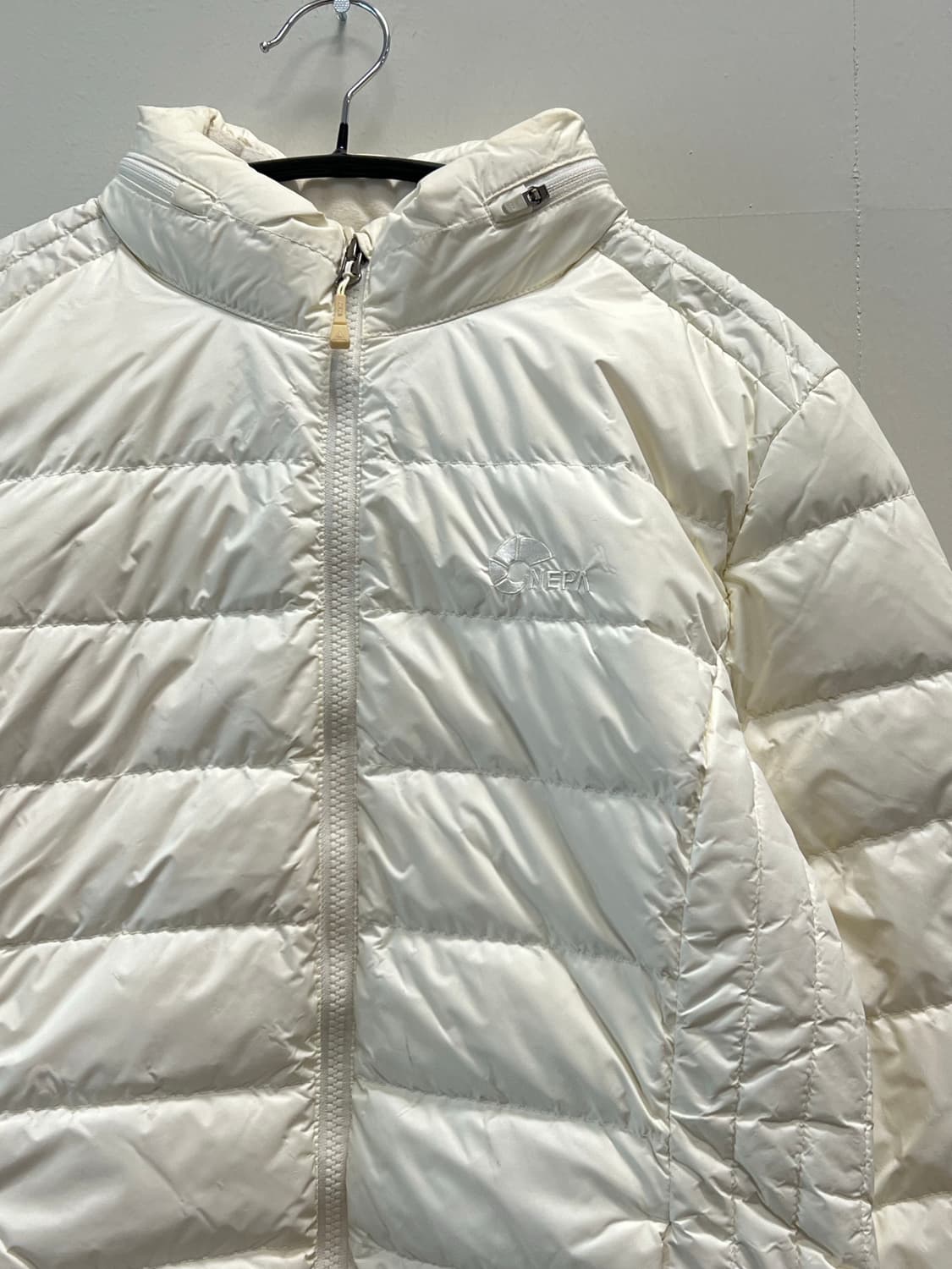 네파 우먼스 구스다운 경량 패딩 아이보리 상품이미지3
