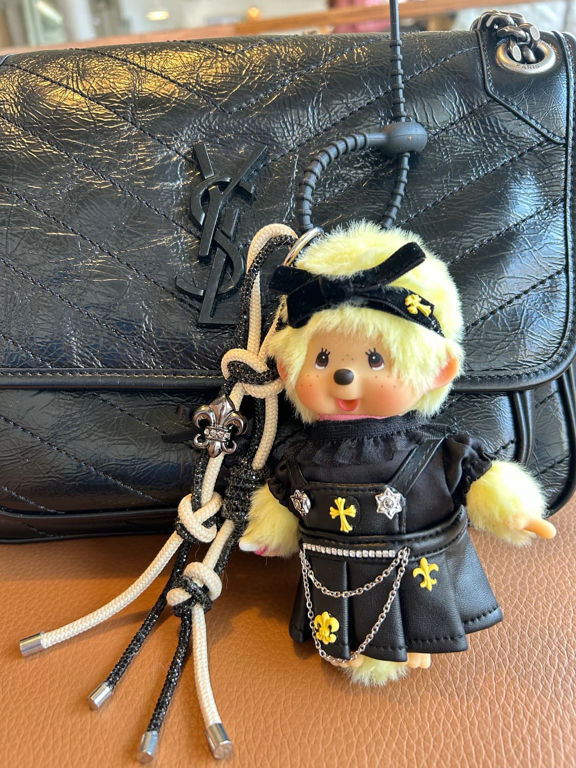 (70) 힙걸💛🌟🖤정품 몬치치 커스텀 블랙 레더 원피스키링 상품이미지8