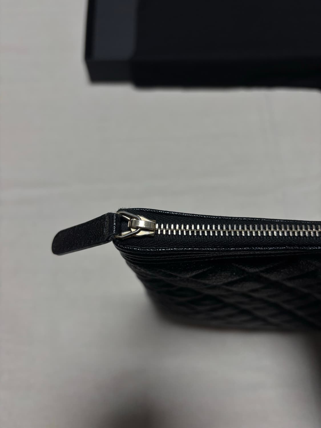 [28번대] 샤넬 보이 클러치백 금장 캐비어 라지  상품이미지6